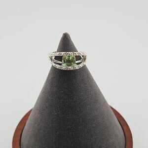 Avon Size 8 Silver Tone Green Stone Peridot Crystal Cocktail Ring Sparkle Glam